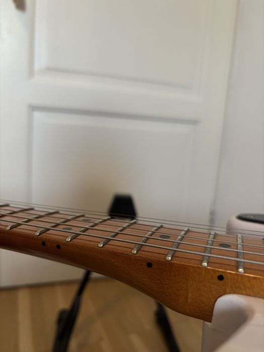 Vând chitara electrica fender squier telecaster cv 50s alb