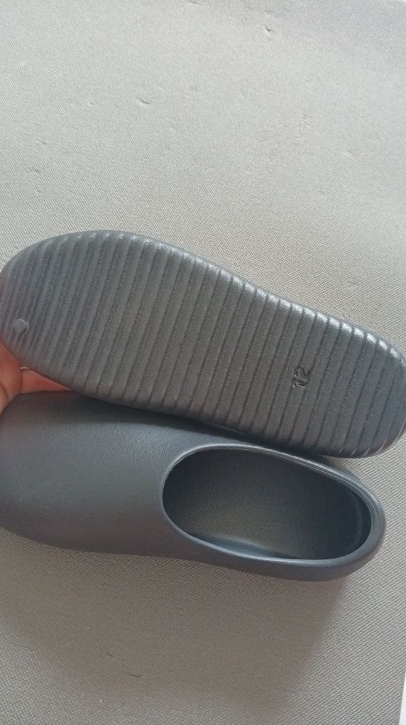 YZY SL-01 size 12