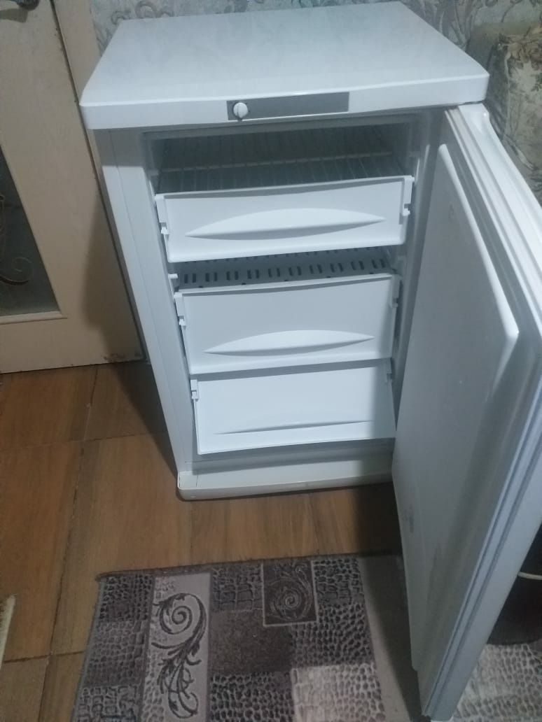 Продается новый морозильник INDESIT