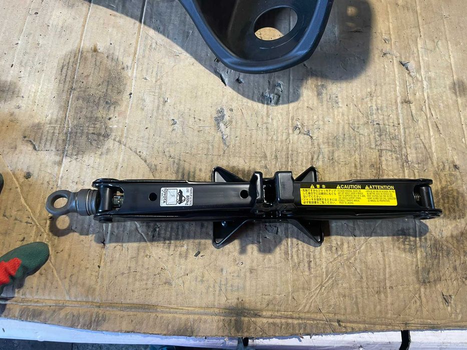 Авто Крик Авариен Крик за Toyota Prius Оригинал