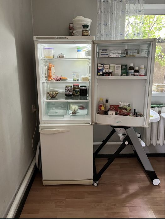 Холодильнык Индизит отличном сост