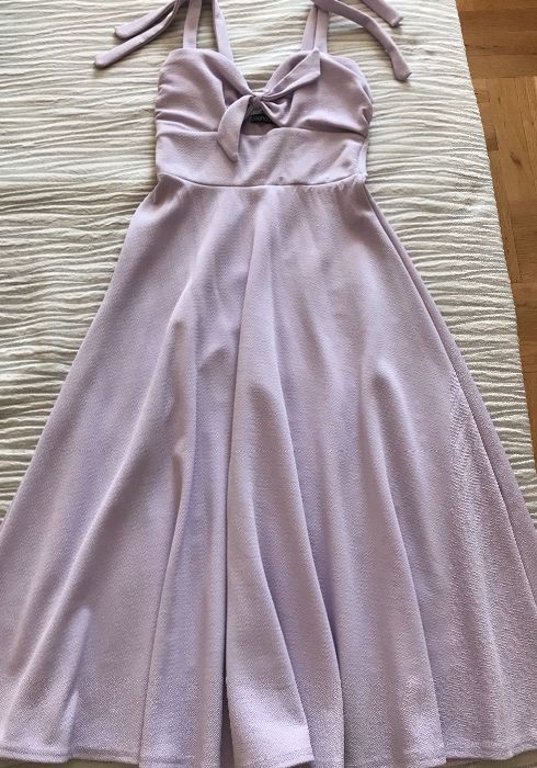 Бутикова, лилава, елегантна и ефирна рокля.