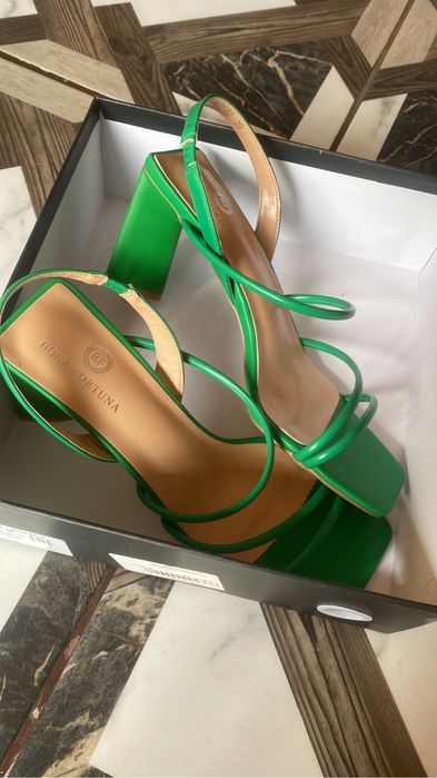 Летняя босоножка