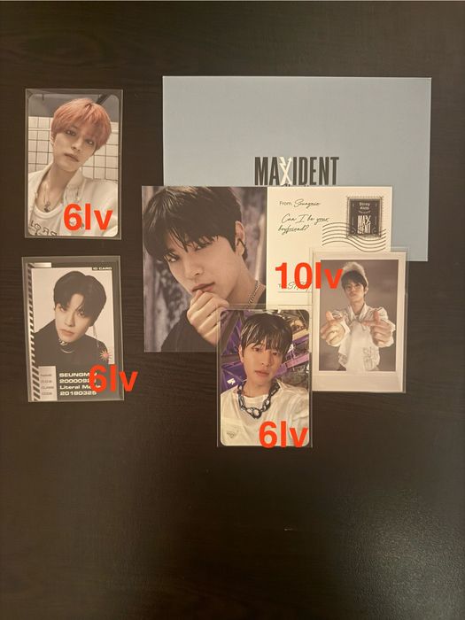 Албуми и картички/StrayKids