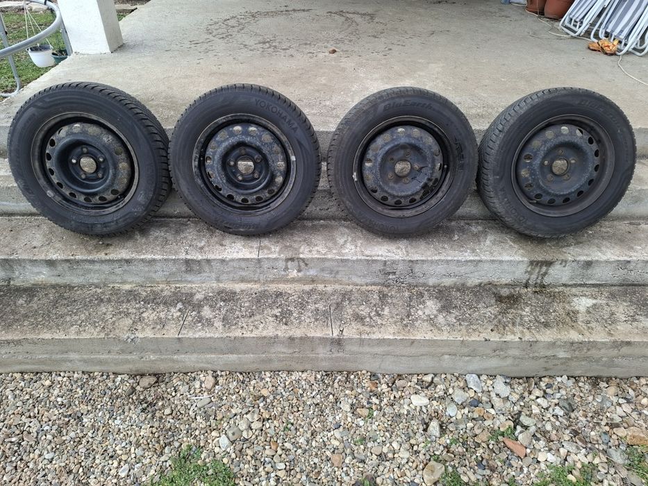 Jenti tabla cu anvelope Yokohama Bluearth winter 185/65/15 
185/65/15