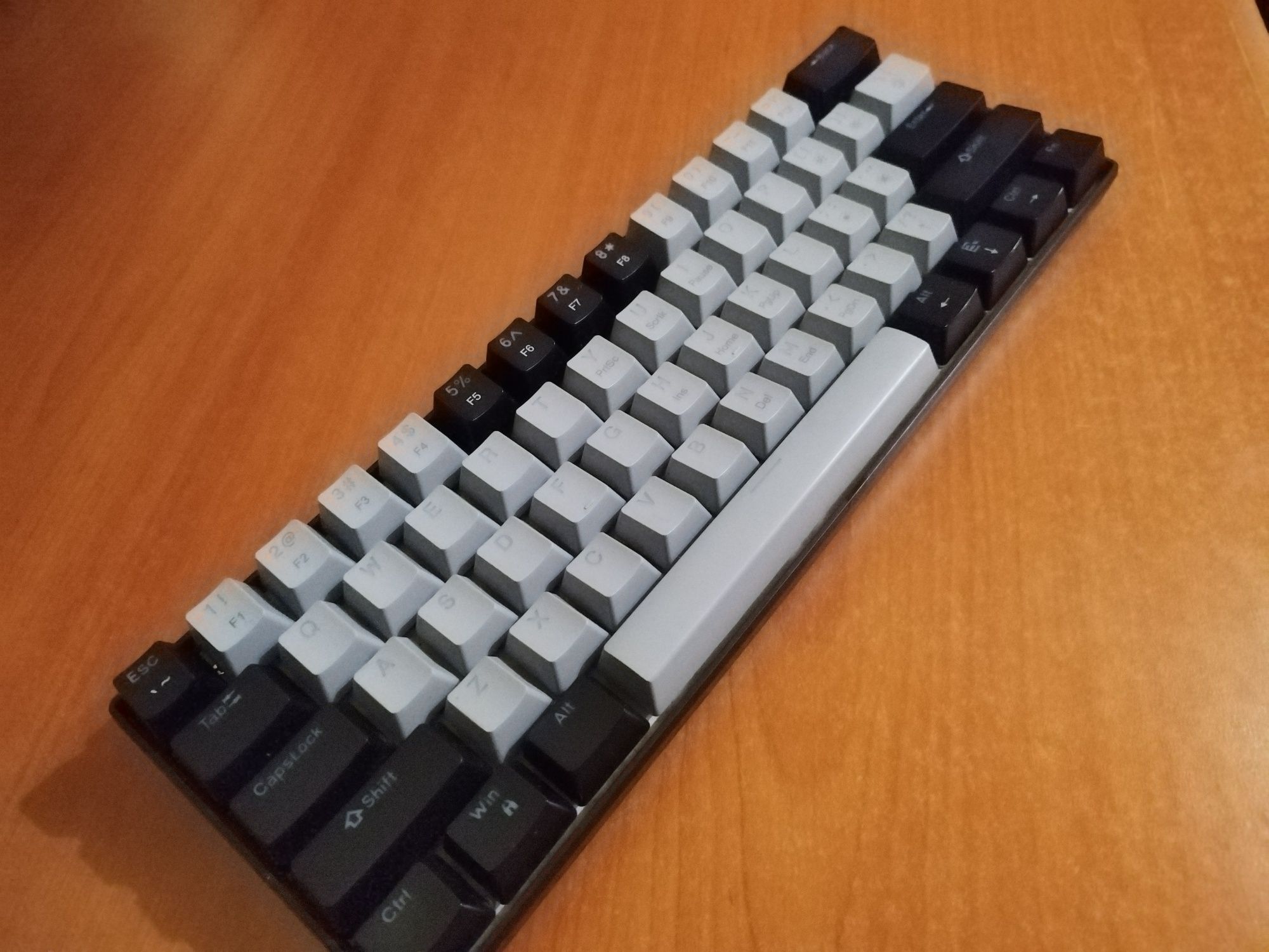 Tastatura mecanica + Mouse  aqirys wirless