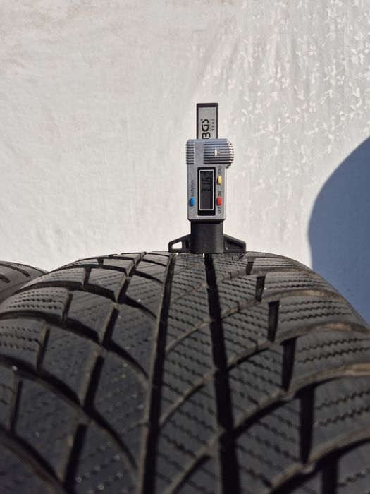 2бр 225 40 18 Bridgestone зимни RFT - 19г