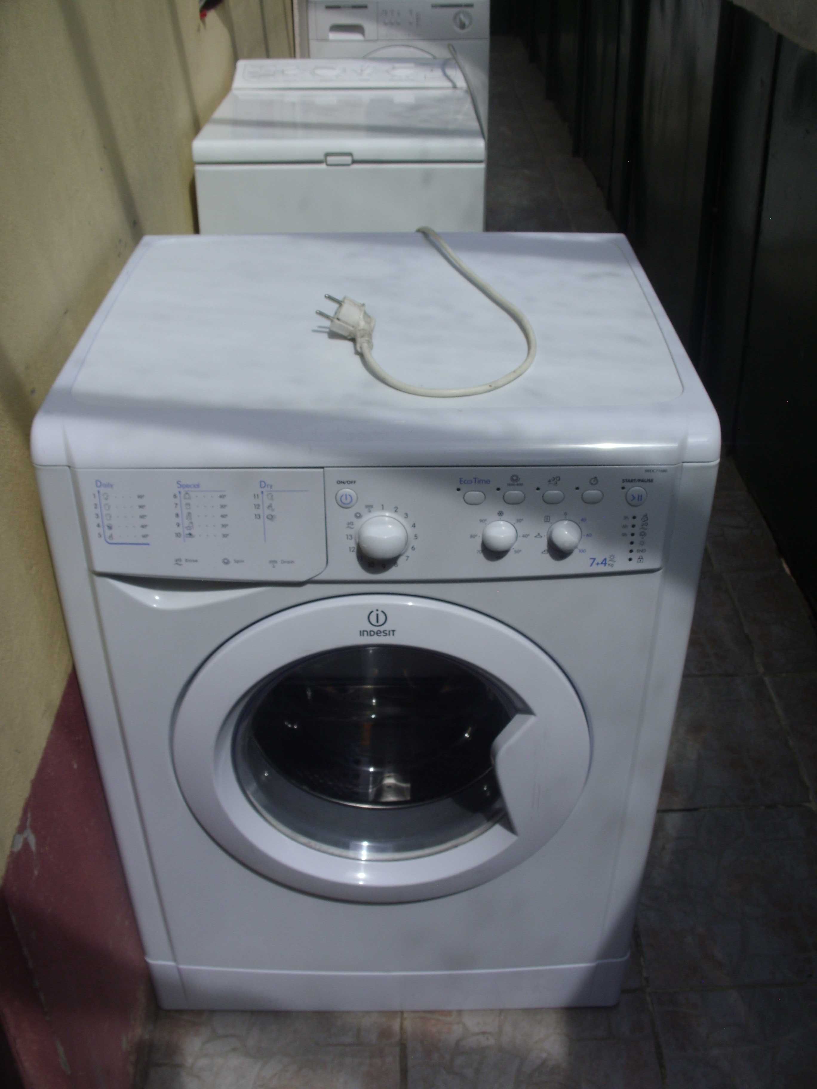 Vînd masina de spalat indesit 7H22