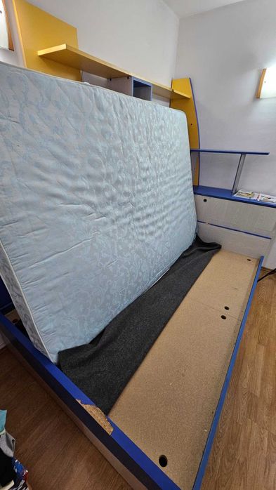 Pat cu sertare depozitare, saltea, lada depozitare, rafturi