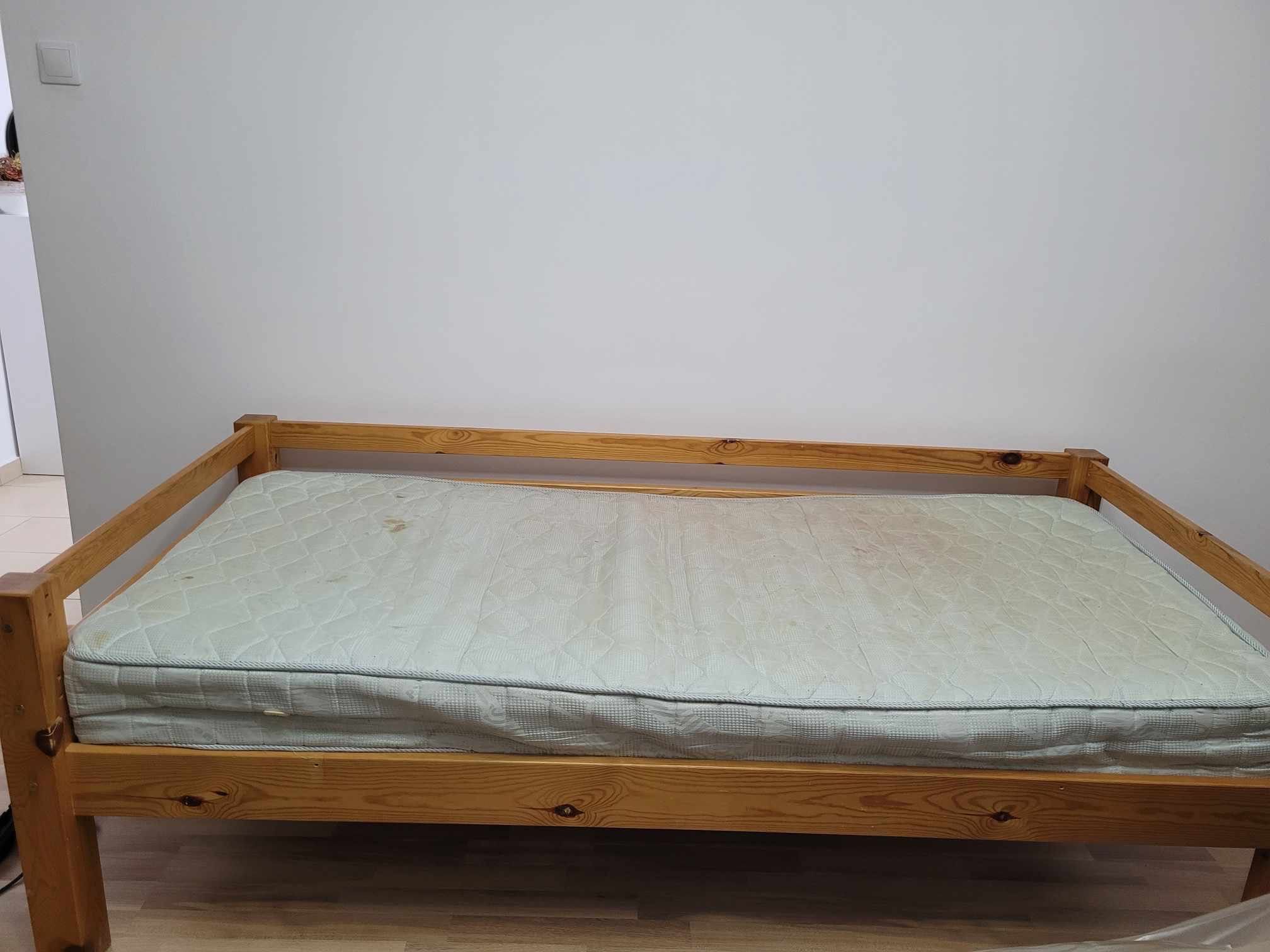 Vand pat de lemn pentru o persoana