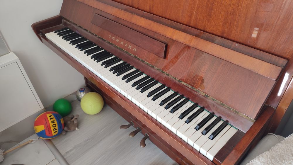 Руско пиано Tchaika