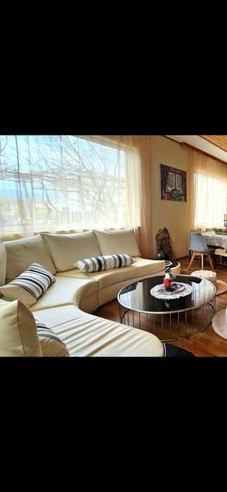 Дизайнерски диван