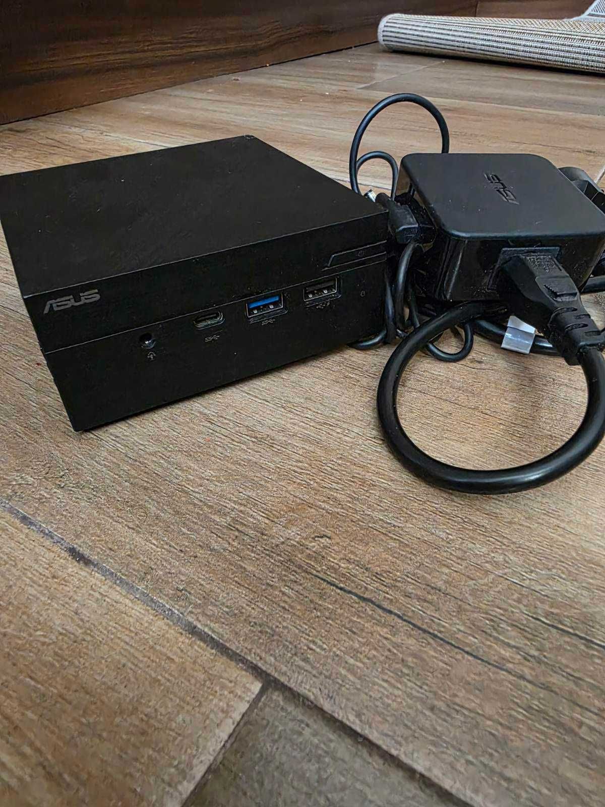 Мини компютър ASUS PN40 Min
