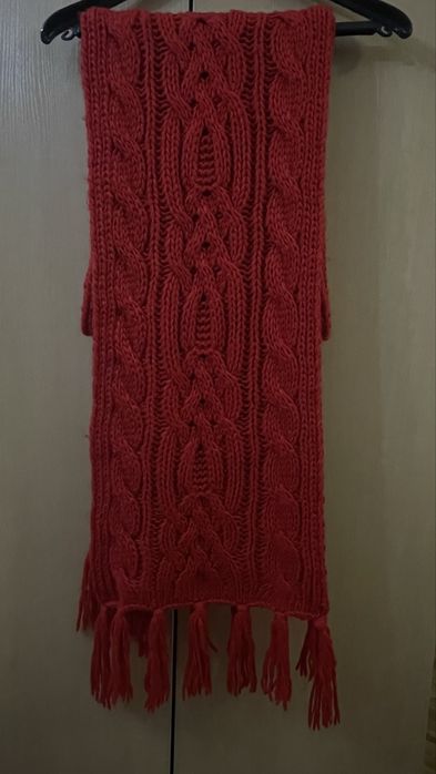 Пролам вязаный шарф темно- красного цвета