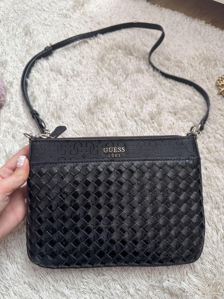 Чанта клъч Guess