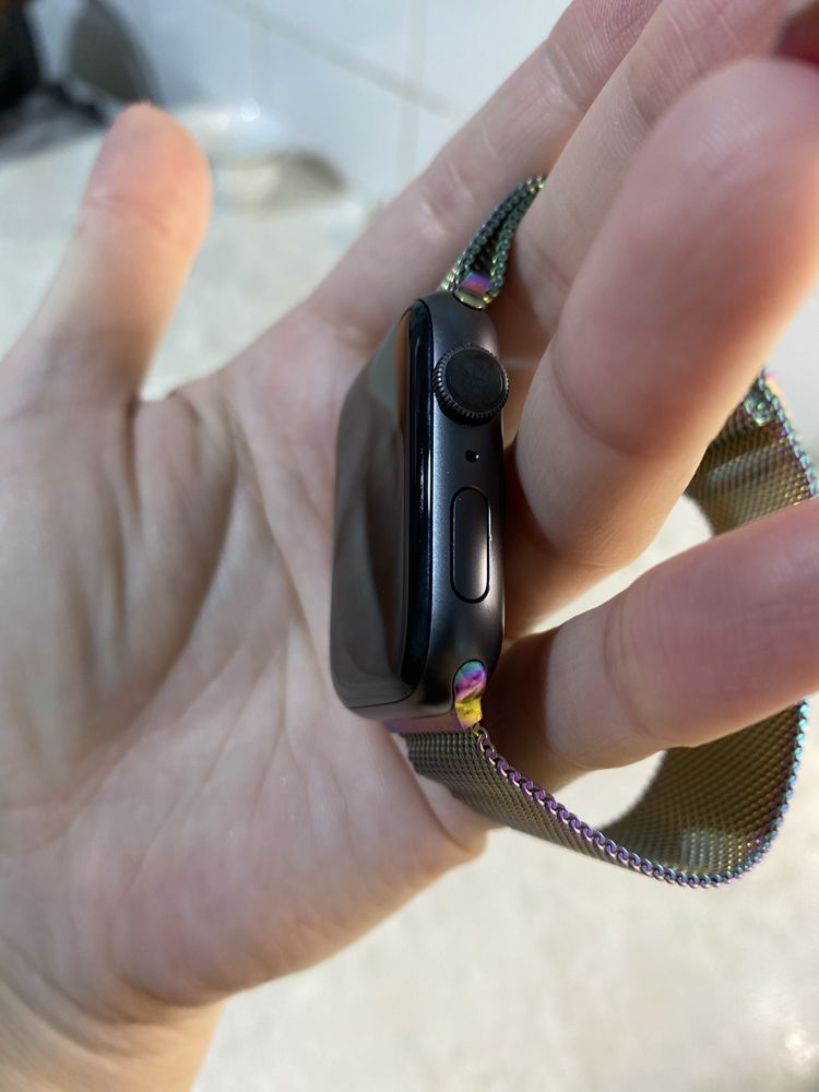 Продам Apple watch 5
