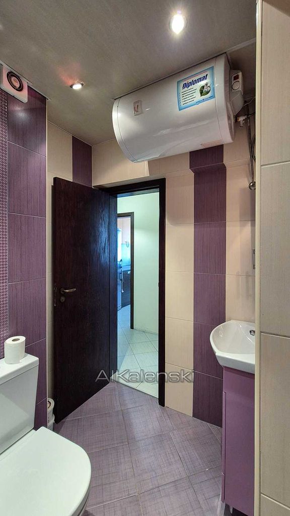 Дава се под наем Двустаен апартамент в Варна, Център - 65 кв.м за 600 € - Снимка #15