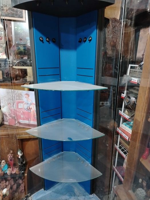 Витрина с подсветкой, Европа. 2 штуки.