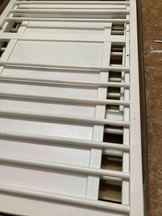 Patut, saltea + 2 seturi de lenjerie