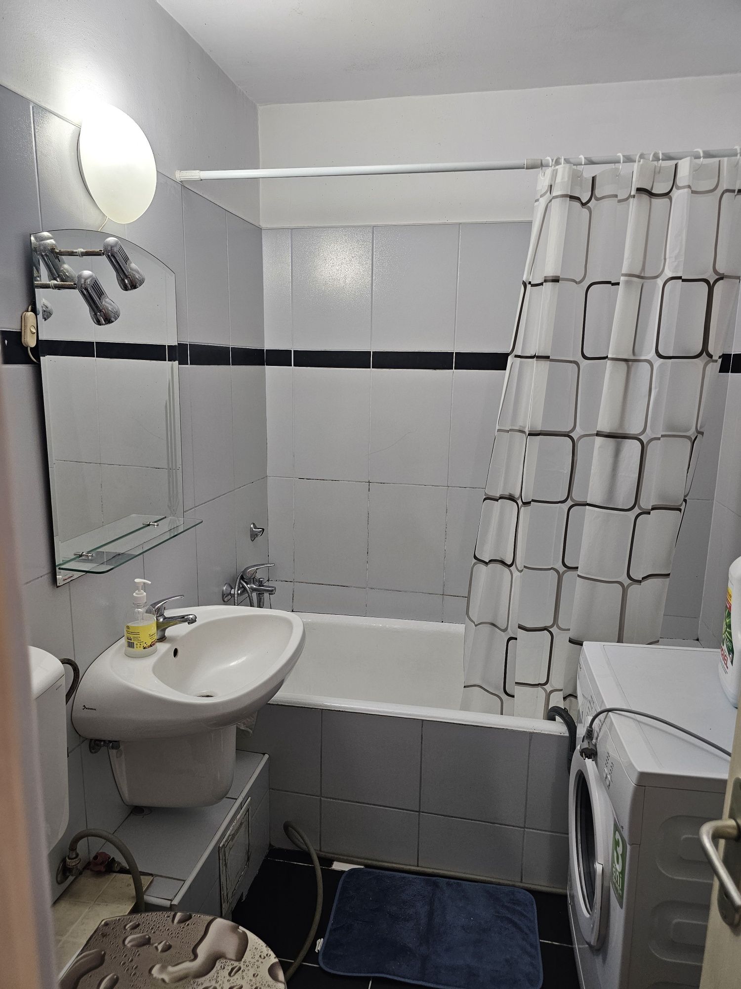 Inchiriez apartament 3 camere decomandat 74 m
