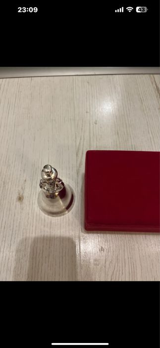 Decoratiune om de zapada suflata cu argint