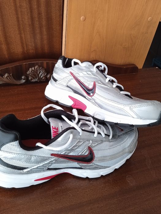 Маратонки Nike..