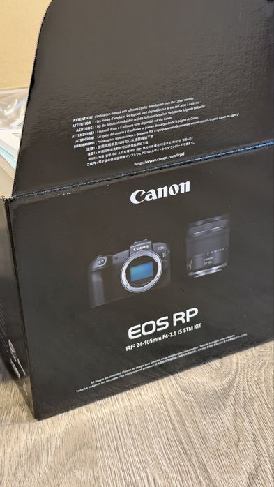 Aparat de fotografiat mirrorless Canon EOS RP cu grip si 2 baterii