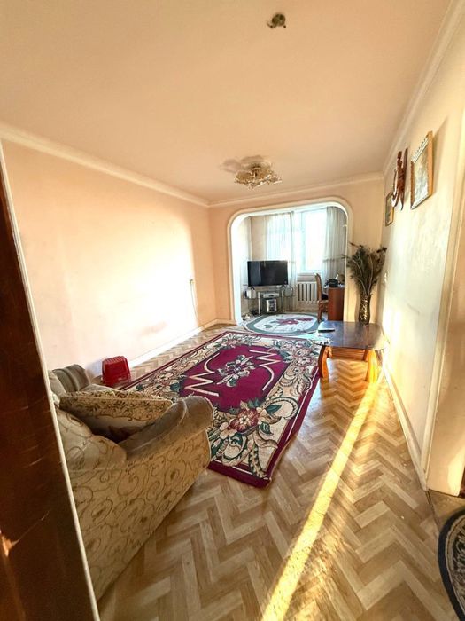 Срочно сотилади 5 хона 4 этаж 4 этажли домда Мархабо Сангизар