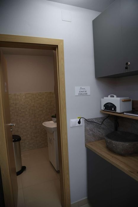 Salon de înfrumusețare închiriază posturi