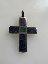 Сребърен кръст със син камък