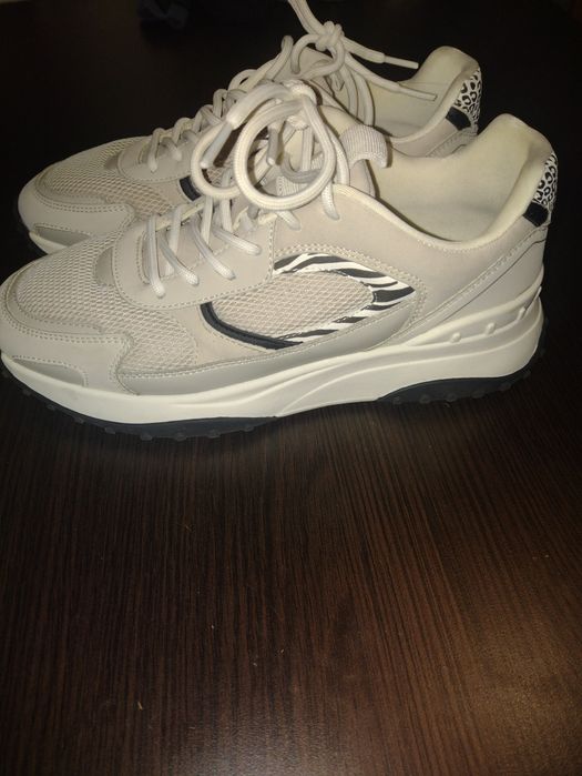 Bershka ,Mărimea 37