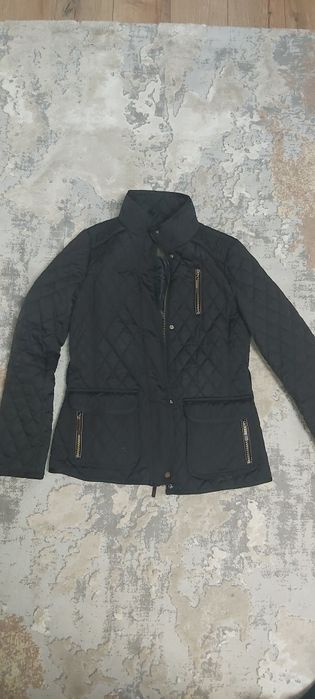 Vand geaca dama marimea 36 marca Esprit