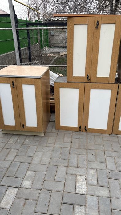 Продам шкафы и тумбочку