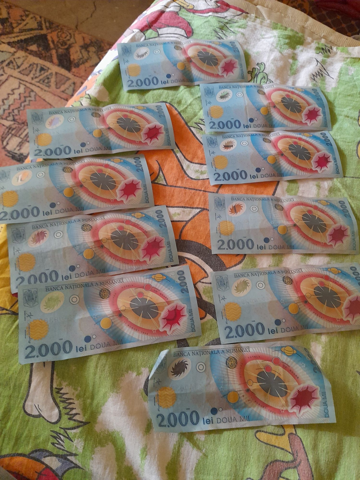 10 bancnote cu eclipsa din 1999 la preț de 50 lei bucata