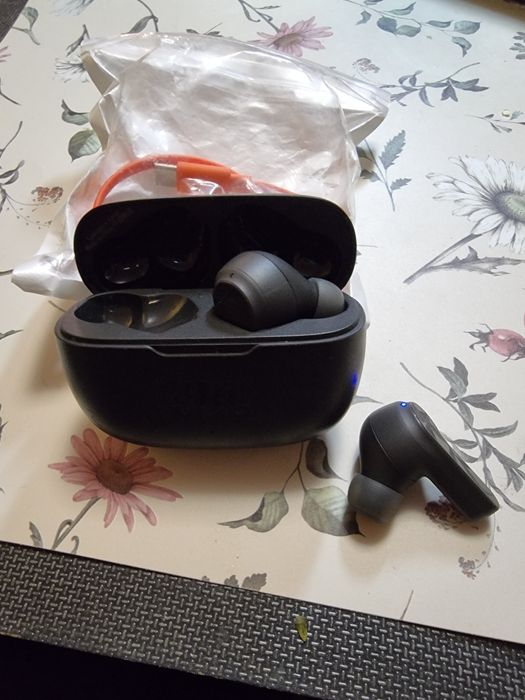 Vând căști wireless BOSE