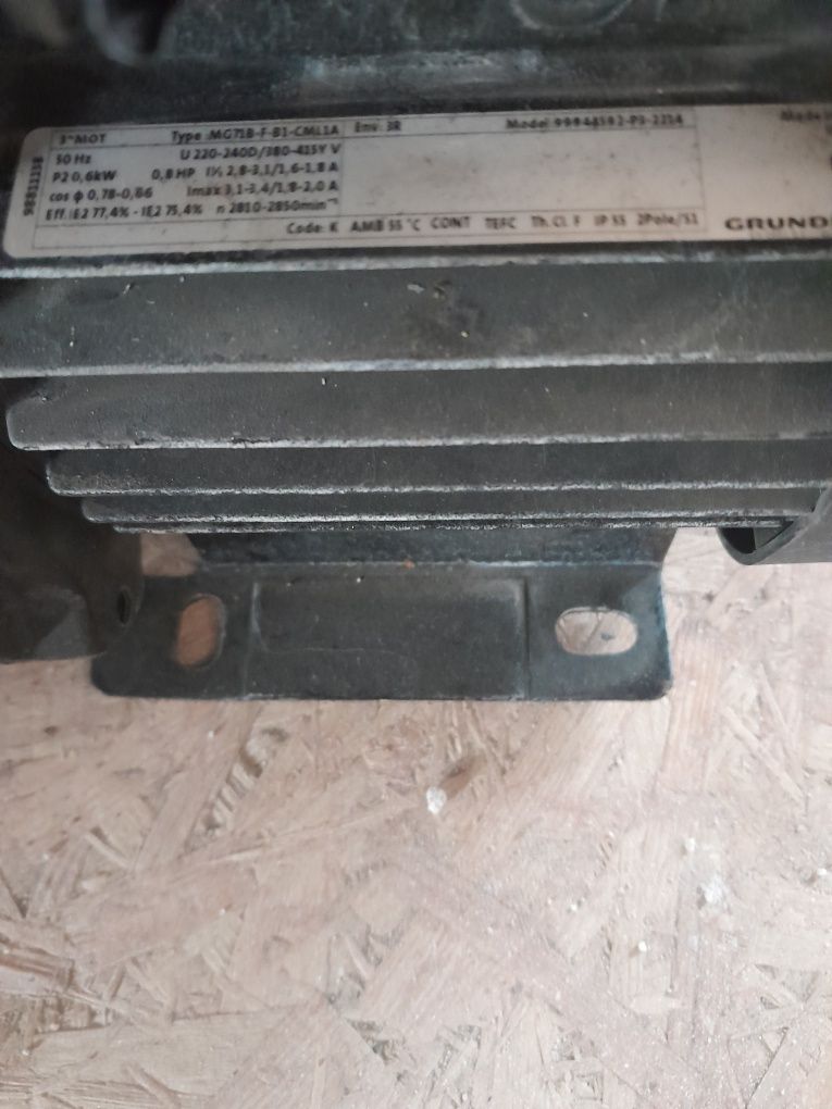 Pompă centrifugara grundfos