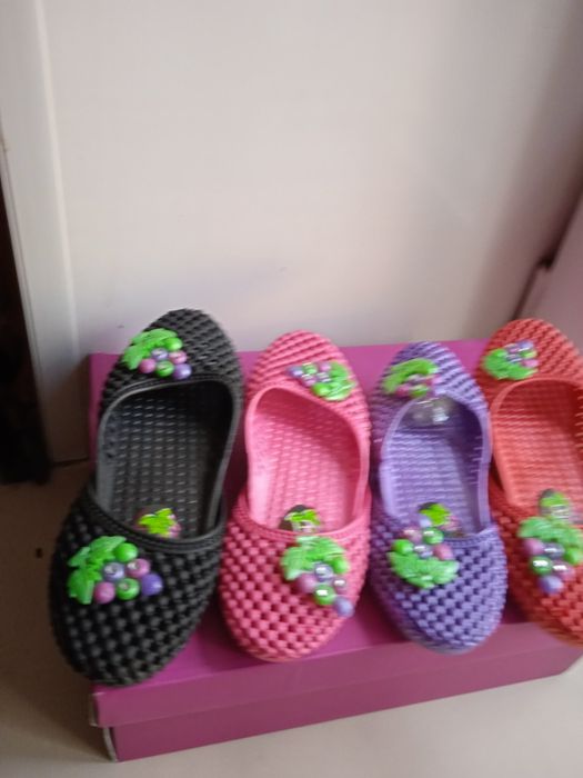 Продам детские шлепки