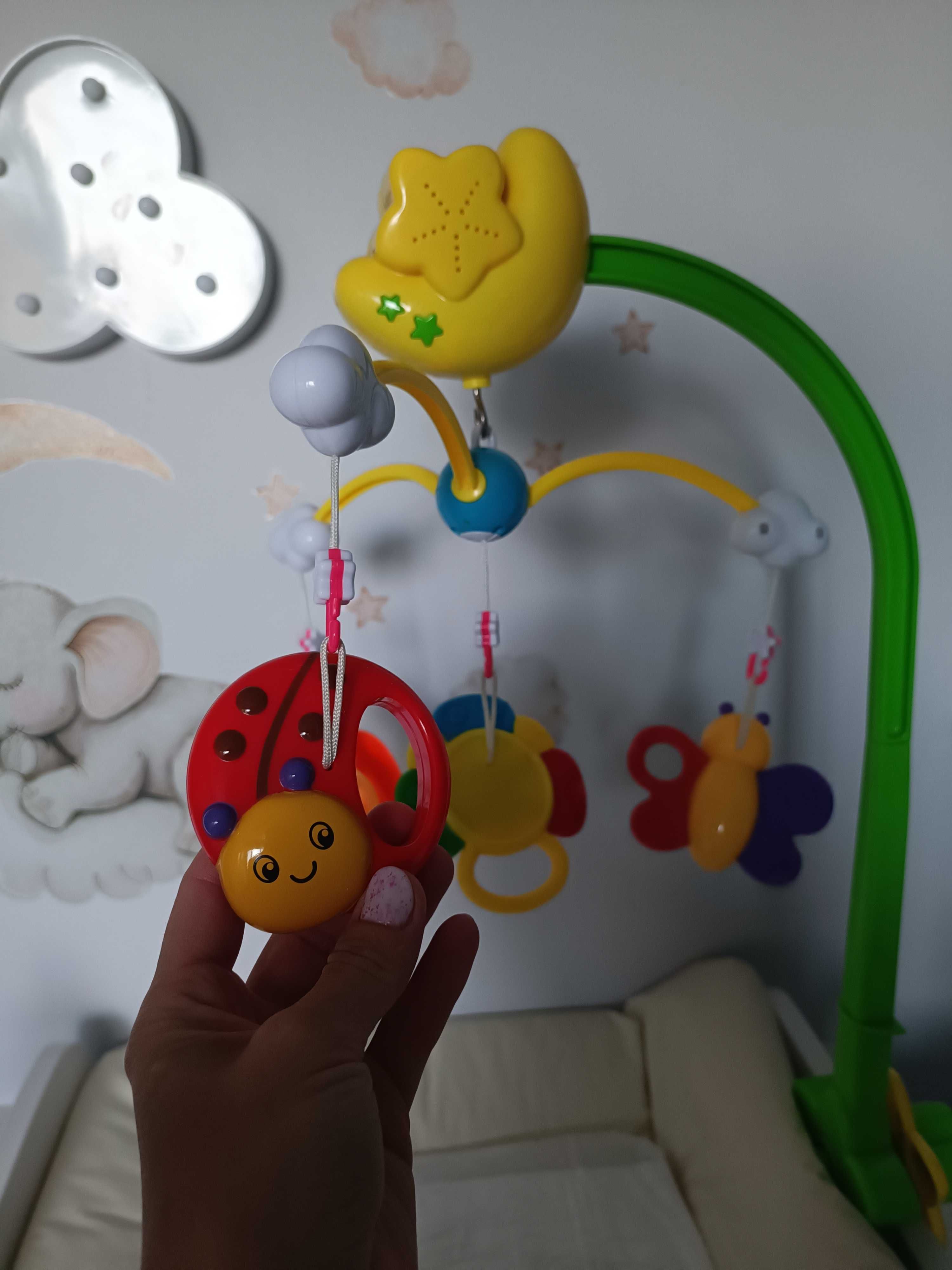 Музикална бебешка въртележка