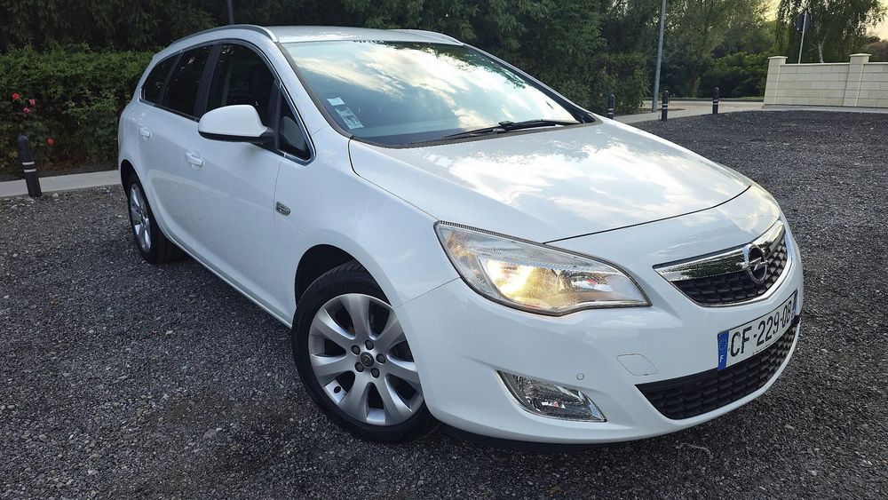 Opel Astra J \ istoric service