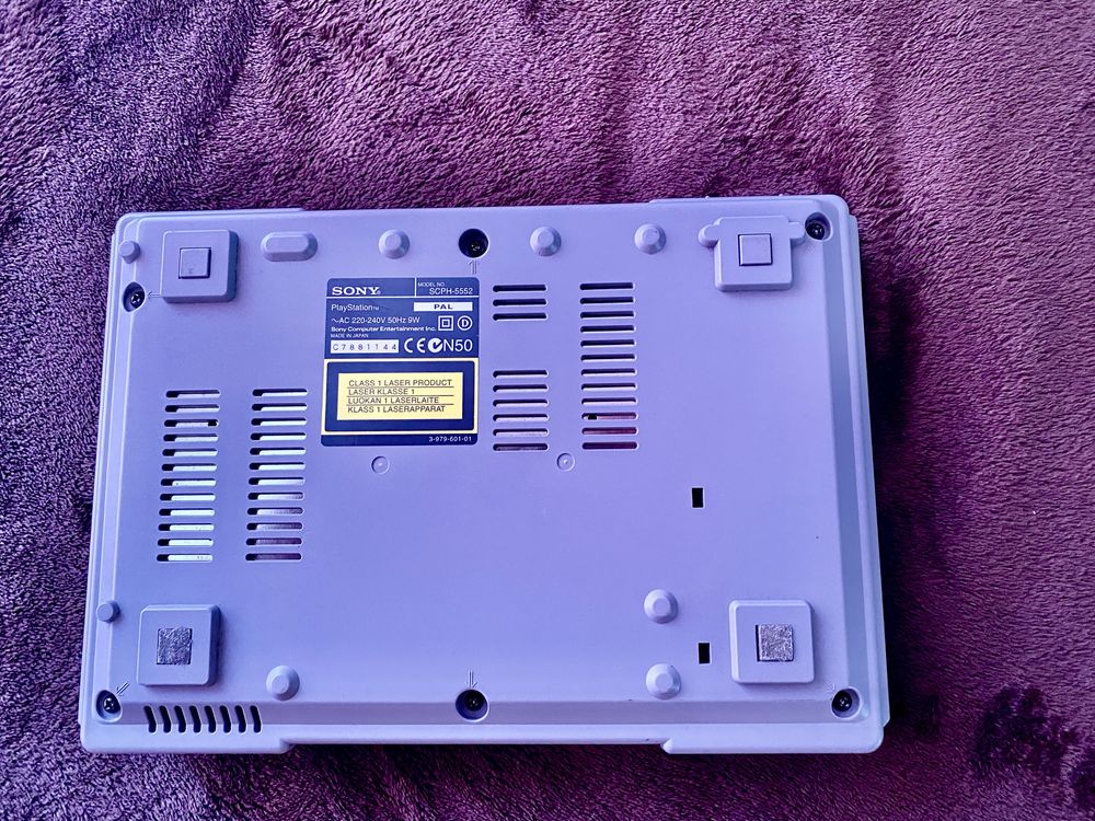 Продавам PlayStation 1 (Модел 5ххх) - Идеално състояние!