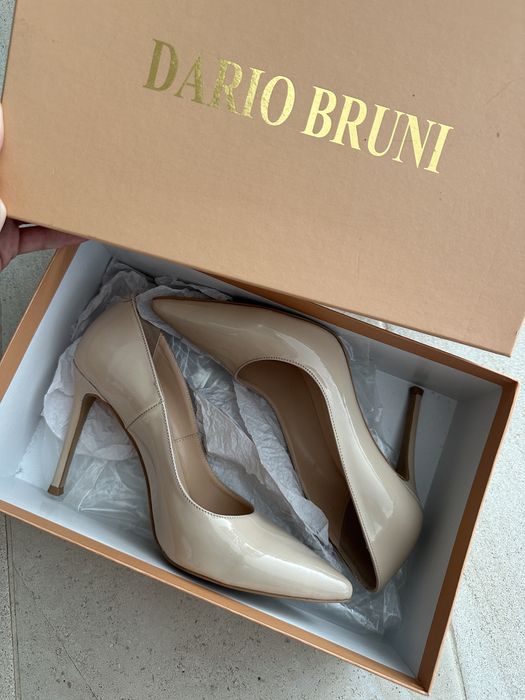 Високи остри обувки