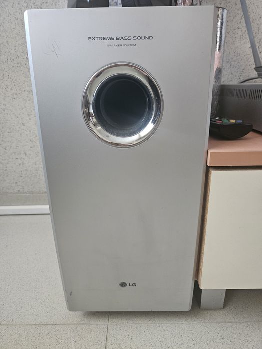 Продавам аудио система за домашно кино