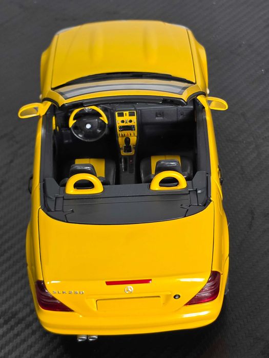 Macheta Auto 1/18 UT Models Mercedes Benz SLK AMG
