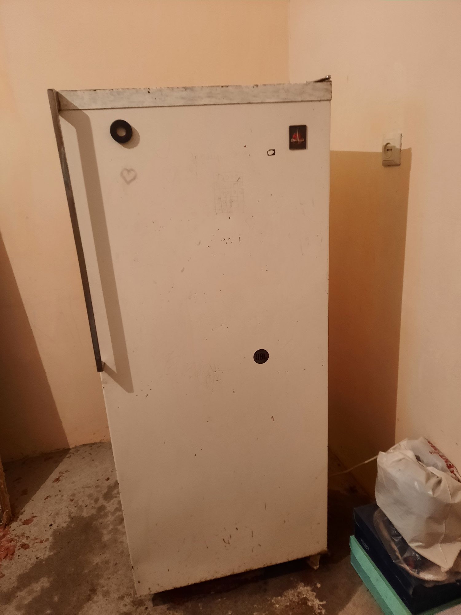 Продам Холодилник отлично работает.