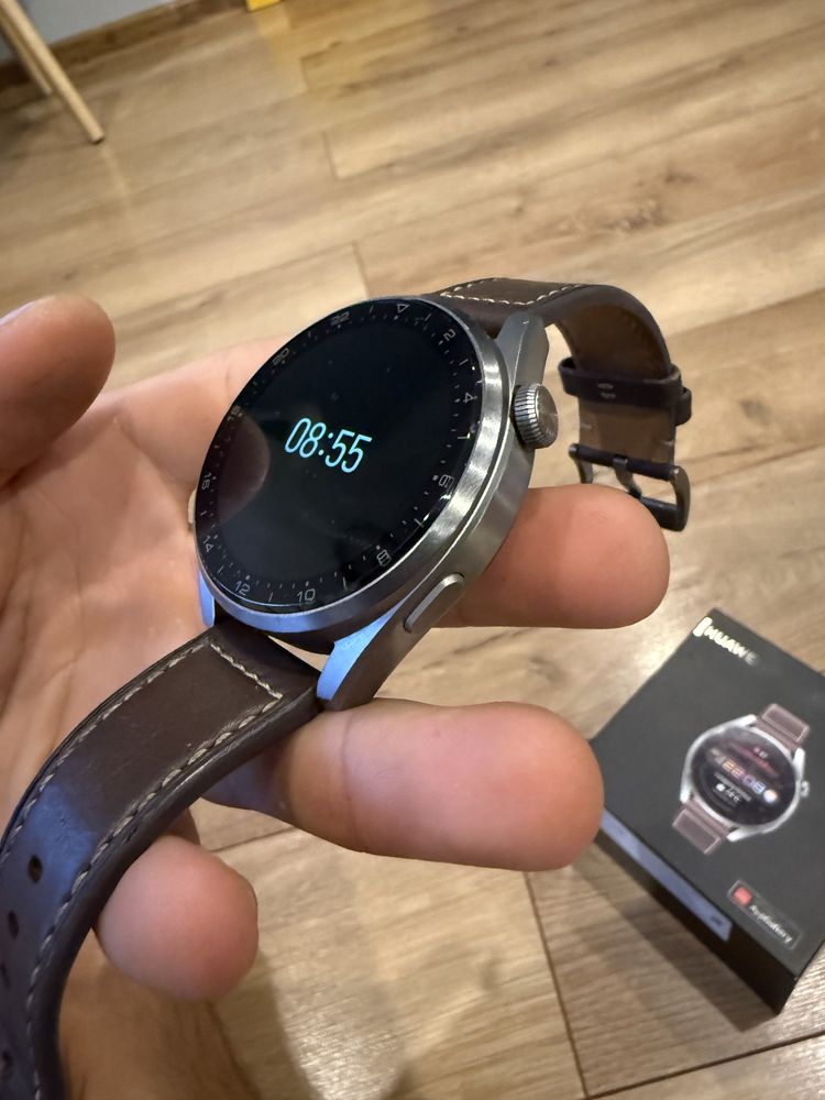 Продавам Huawei Watch 3 Pro – перфектно състояние, с кутия и документи