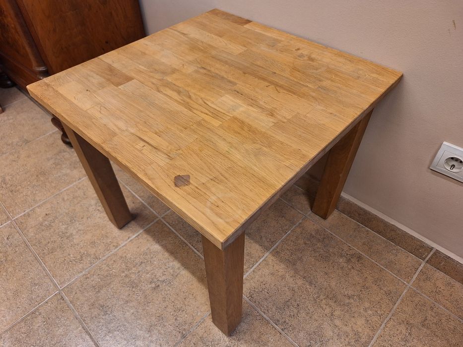 Маса за всекидневна бук