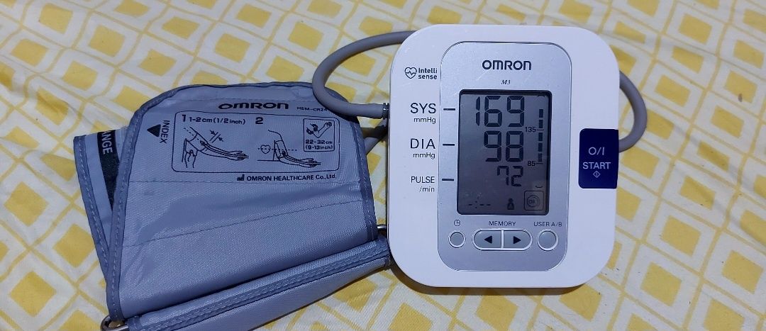 Tensiometru omron M3