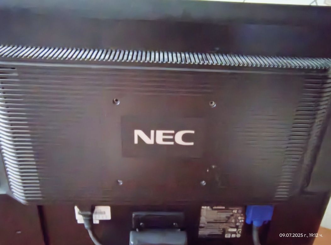Продавам LCD монитор NEC