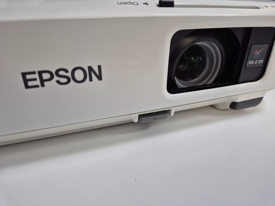 Proiector Epson EB-X18 pret redus