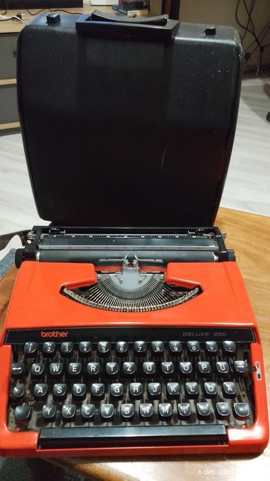 Vând mașina scris Brother Deluxe 220